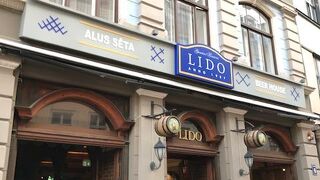 トレイに自分の好きなものを乗せる