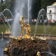黄金の像