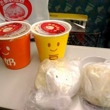 新幹線の車内で食す
