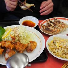 唐揚げ、チャーハン、餃子