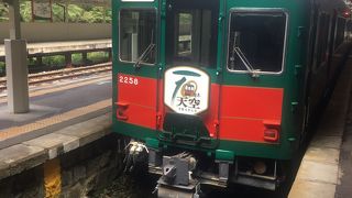 ワイドビュー座席から険しい山々の景色を眺めながら世界遺産・高野山へ！