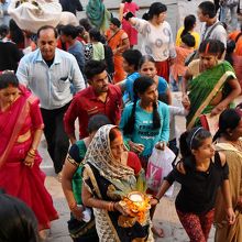階段が急なので昇降時にはご注意を。
