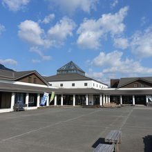 中央が広場になっている