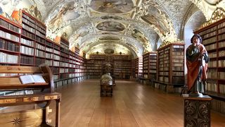 綺麗な図書館