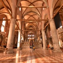 正面入り口を入ったところ