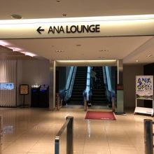 エスカレーターで