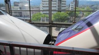 福島駅や盛岡駅では新幹線の連結・分離が見られる