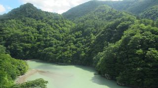 上流部は美しい渓谷