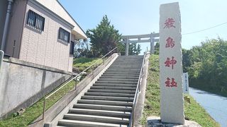 野島崎灯台の脇
