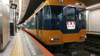 一部の大阪線特急は乗り入れてません