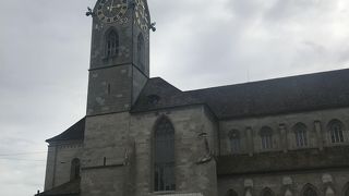 トイレはなかったが、美しいステンドクラスを見た