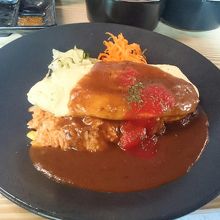 中はトロトロの卵が美味しい！