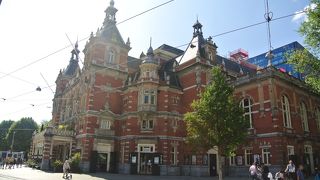 赤レンガの美しい建物