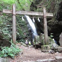 「禊の門」と綾広の滝