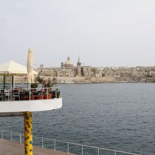 ～湾内を一望できレストランで食事をしたいものです～