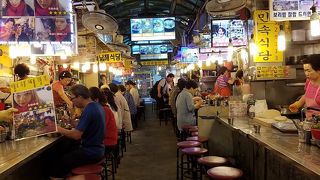 食事、買い物をリーズナブルに楽しめる市場