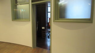 KITTE内にあります