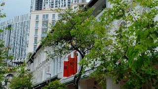 木立の中のプラナカン建築が美しい場所