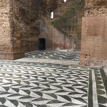 美しいモザイクの床