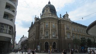 ドームのある素敵な建物