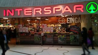 ウィーン中心地から近くて買い物にも便利な駅