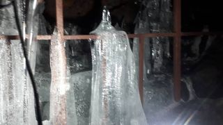 ヘルメットをかぶって