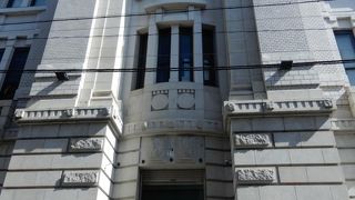むかし銀行だった建物