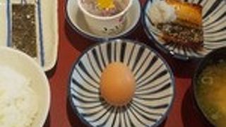 リーズナブルなセルフ食堂で朝食