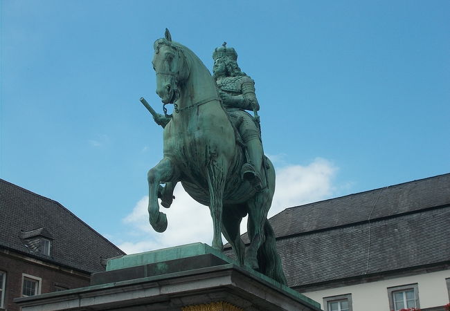 ヨハン ヴィルヘルム2世（通称ヤン ヴェレム）の騎馬像