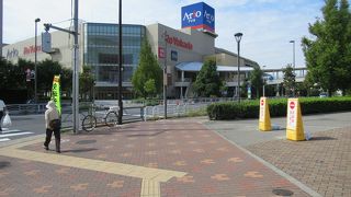 巨大ショッピングモール