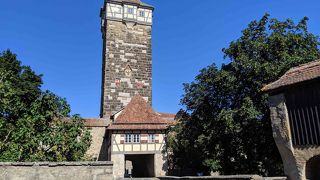 ローテンブルク入りの門がそれ