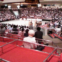 土俵にかなり近い升席にも座れました