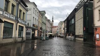 ヴィル門からまっすぐ伸びています