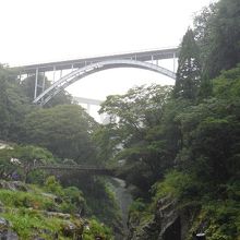 一番上の橋のたもとが駐車場。