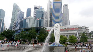 公園の下のジュースや果物の売店　SF FARM MART