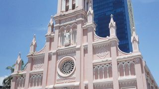 パステルピンクのかわいい教会