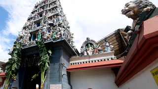 ヒンズー教の寺院　なかなか親しみの持てる神様　仏教の下のバラモン教からわかれた兄弟だ