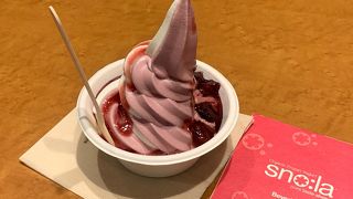 銀座三越の地下二階にあるフローズンヨーグルトが食べられるお店です。