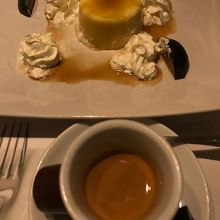 クリーム・カラメル(6.5CHF)エスプレッソ2杯(7.6)