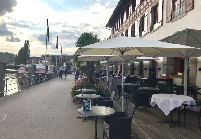 ライン側を眺めながらオリジナルビールを