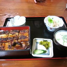 うな丼・上　これが一番人気のようです！