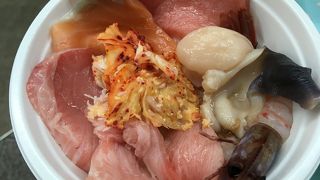 名物勝手丼は楽しくてうまい