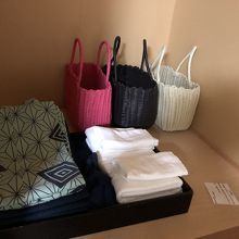 籠に入れて温泉へ