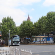 大聖堂に向う並木通り。