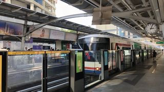 ターミナル21と観光客向けホテルと