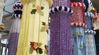 七夕飾りの綺麗な商店街！