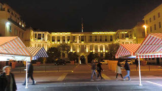 ニース旧市街の中心広場