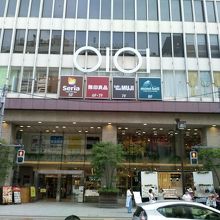 吉祥寺駅から来てすぐのお店外観