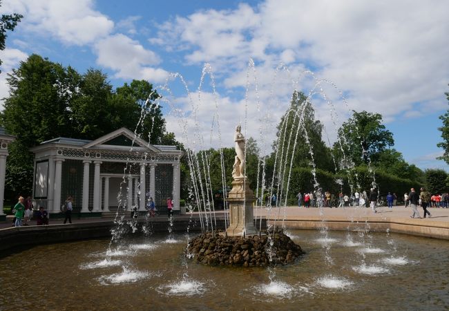 イブの噴水と対になる噴水