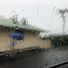 外が見えない位の大雨が降っていました